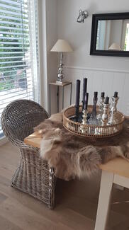 Korbsessel und Rentierfelle | Homestyling | Kroells Interior